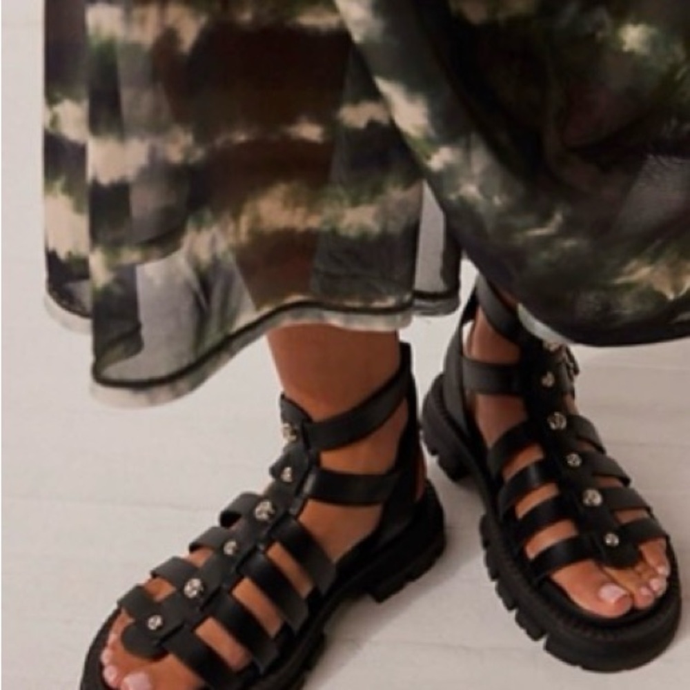 Free People Hadley Hammered Stud Lug Sandals Black Gladiator Sandals sz 9.5 40.5